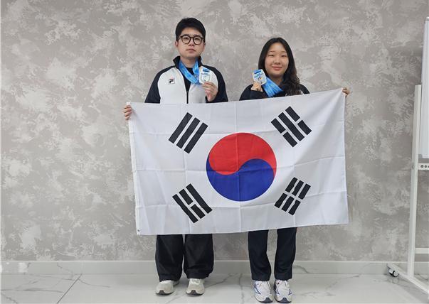 본문 이미지 - 아시아사격선수권대회 공기소총 혼성 일반부에서 동메달을 차지한 박하준(KT), 권은지(울진군청).(대한사격연맹 제공)