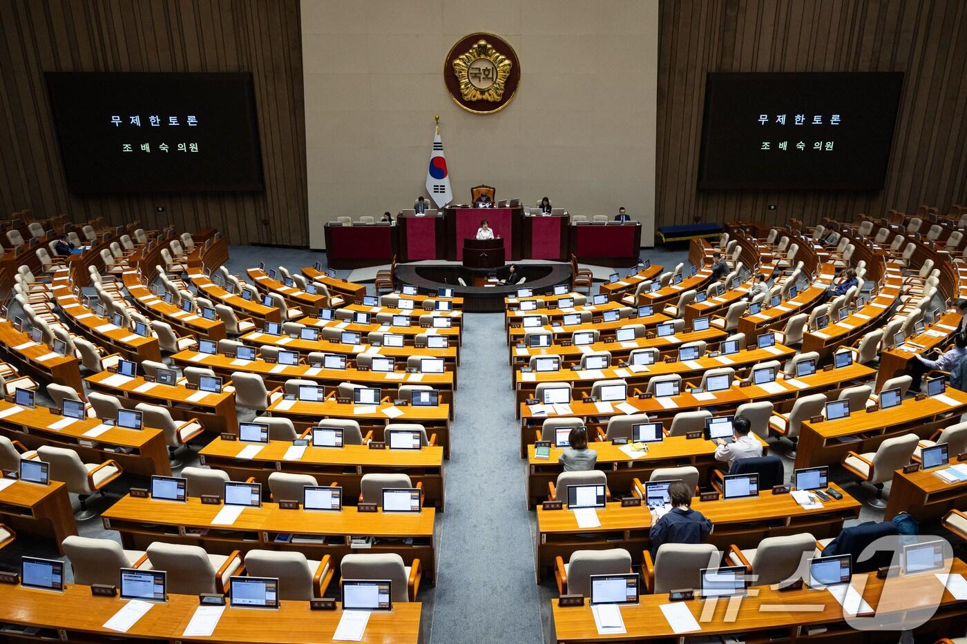 조배숙 국민의힘 의원이 24일 서울 여의도 국회에서 열린 제428회 국회&#40;임시회&#41; 제2차 본회의에서 상법 일부개정법률안에 대한 무제한 토론&#40;필리버스터&#41;을 하고 있다. 2025.8.24/뉴스1 ⓒ News1 유승관 기자