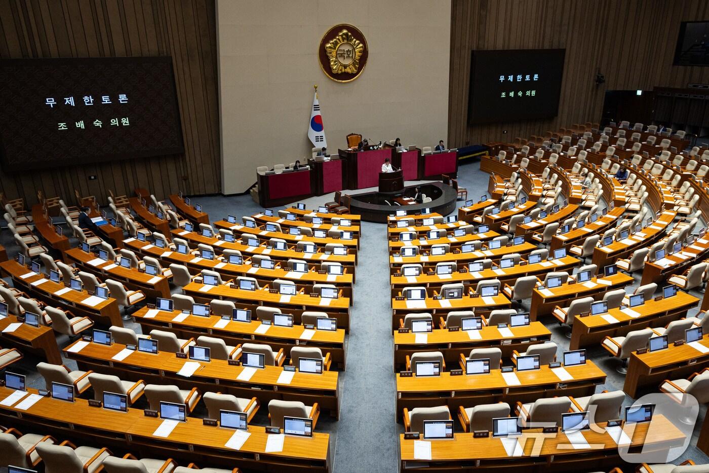 조배숙 국민의힘 의원이 24일 서울 여의도 국회에서 열린 제428회 국회&#40;임시회&#41; 제2차 본회의에서 상법 일부개정법률안에 대한 무제한 토론&#40;필리버스터&#41;을 하고 있다. 2025.8.24/뉴스1 ⓒ News1 유승관 기자