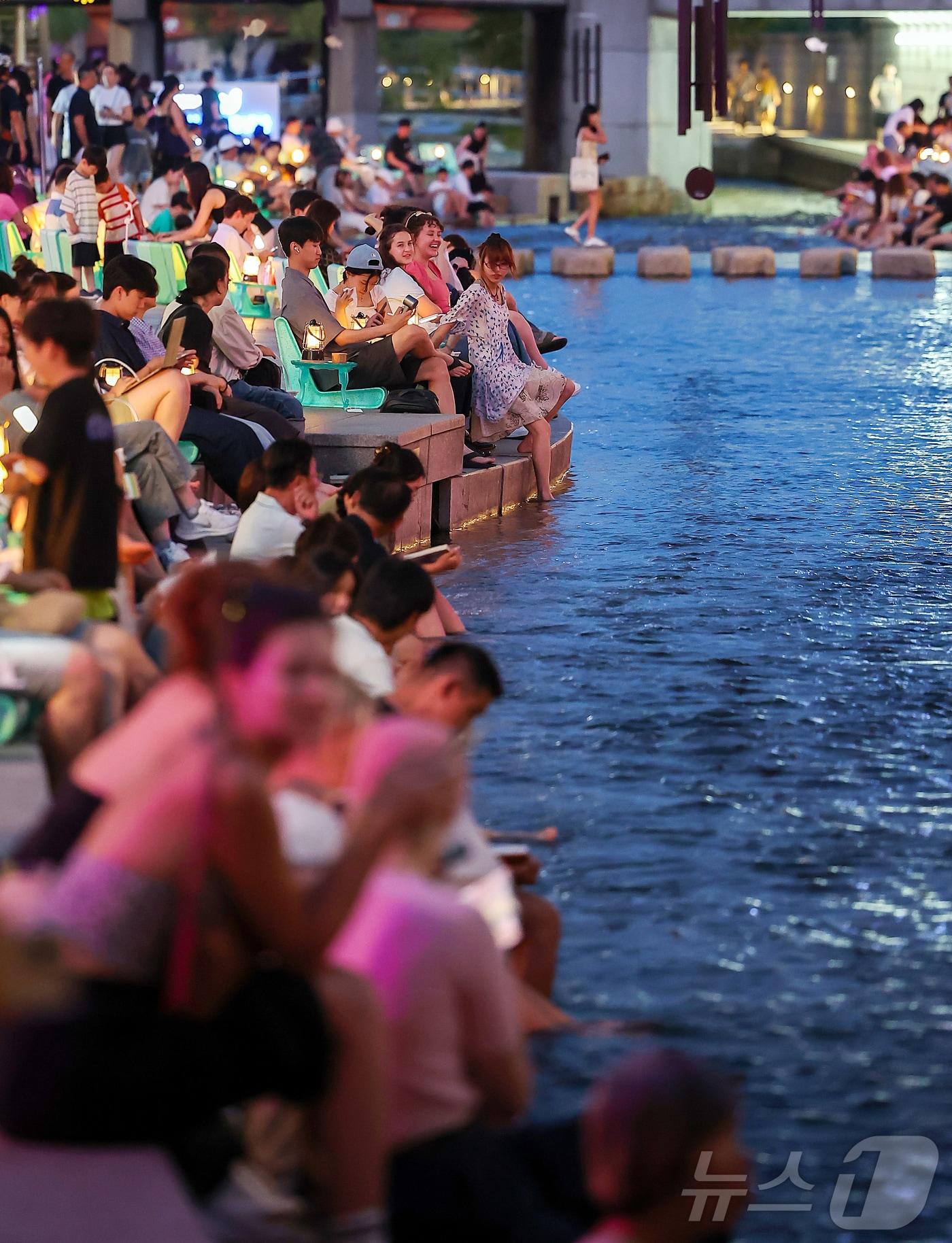 본문 이미지 - 열대야. <자료사진> 2025.8.24/뉴스1 ⓒ News1 김진환 기자