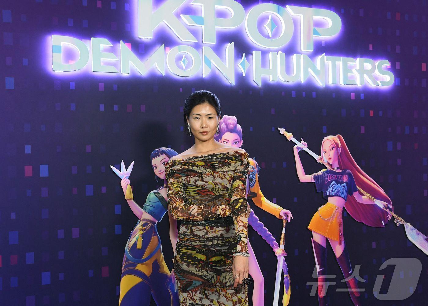 본문 이미지 - 지난 6월16일(현지시간) 배우 메이 홍이 로스앤젤레스 넷플릭스 투둠 극장에서 열린 넷플릭스 애니메이션 영화 ‘케이팝 데몬 헌터스(KPop Demon Hunters)’ 특별 시사회에 참석하고 있다.메이 홍은 애니메이션 속 헌트릭스 멤버인 미라의 목소리를 맡았다.2025.06.16. ⓒ AFP=뉴스1