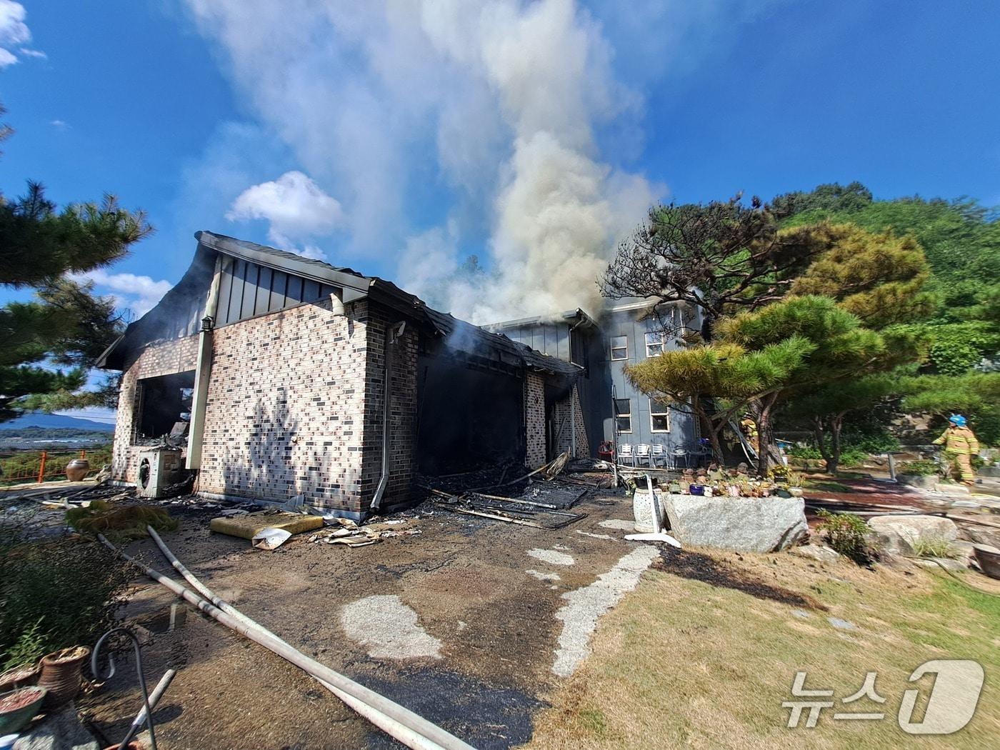 본문 이미지 - 남원 단독주택 화재 현장.&#40;전북소방본부 제공. 재판매 및 DB금지&#41;