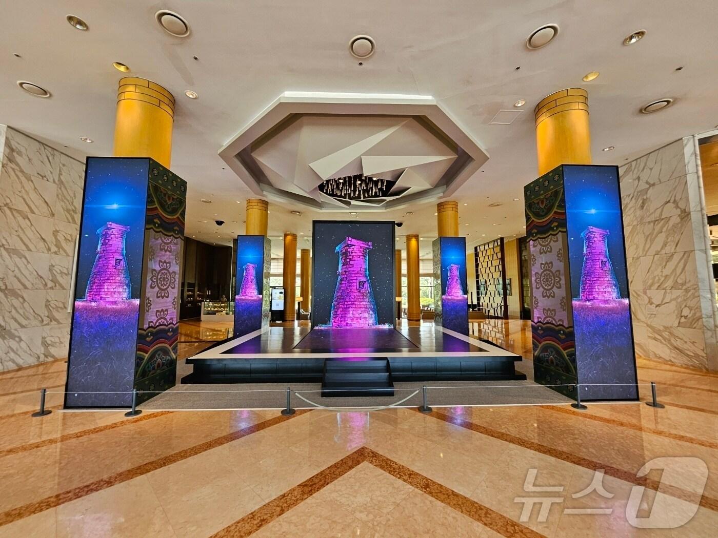 본문 이미지 - 경북도는 25일 경주 힐튼호텔 중앙로비에서 특별전시 ‘빛으로 피어나는 신라’를 개최한다.(경북도 제공, 재판매 및 DB 금지) ⓒ News1 김대벽기자