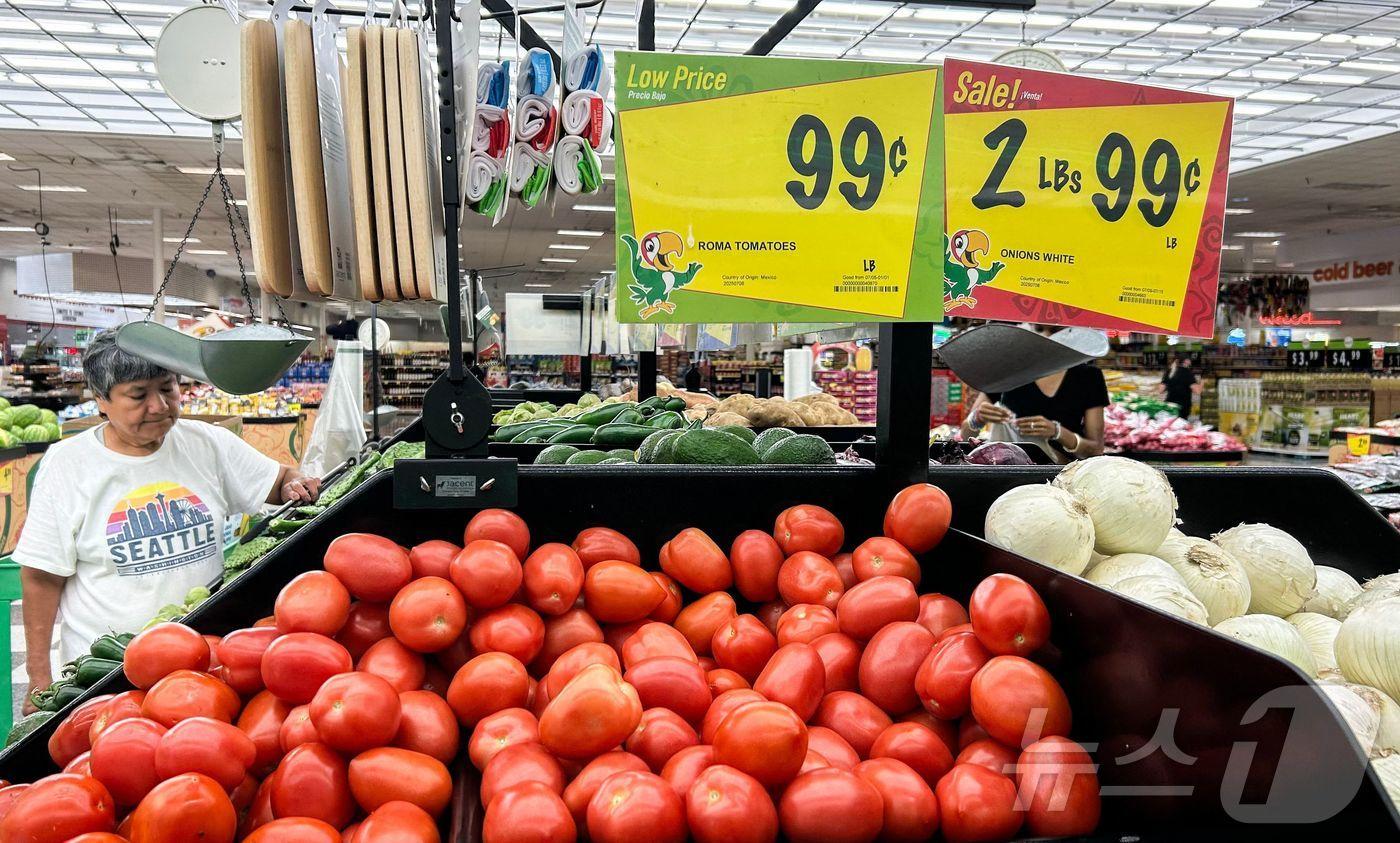 미국 텍사스주 휴스턴의 한 슈퍼마켓 농산물 코너/2025.7.25 ⓒ AFP=뉴스1