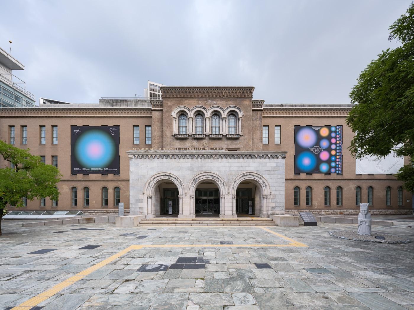 본문 이미지 - 제13회 서울미디어시티비엔날레 '강령: 영혼의 기술' 전시 전경, 서울시립미술관, 2025. 사진: 홍철기. 서울시립미술관 제공