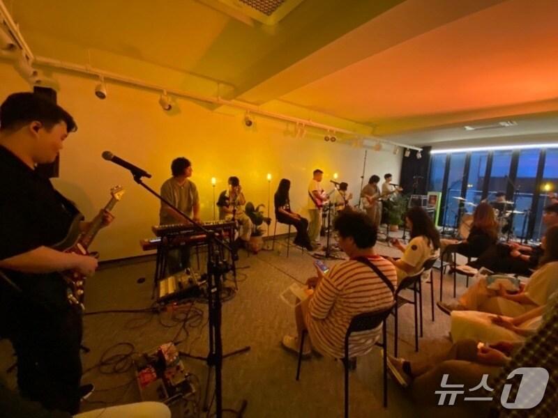 본문 이미지 - 진주문화제작소의 '인디테라스 190' 공연 장면(진주시 제공. 재판매 및 DB금지)