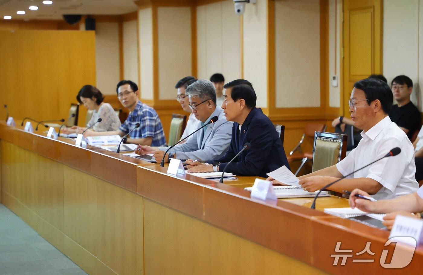 조길형 충주 시장 25일 현안업무회의.(충주시 제공. 재판매 및 DB금지) /뉴스1    