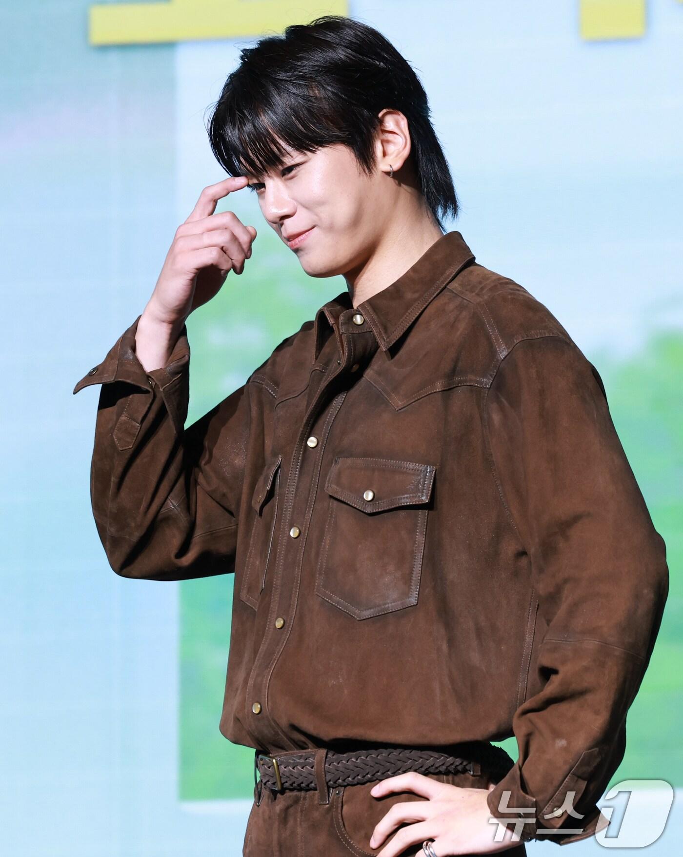 본문 이미지 - 배우 차우민이 25일 오전 서울 마포구 호텔 나루 서울 엠갤러리에서 열린 넷플릭스 영화 '고백의 역사' 제작보고회에 참석해 포즈를 취하고 있다. '고백의 역사'​는 1998년, 열아홉 소녀 박세리가 일생일대의 고백을 앞두고 평생의 콤플렉스인 악성 곱슬머리를 펴기 위한 작전을 계획하던 중 전학생 한윤석과 얽히며 벌어지는 청춘 로맨스​다. 2025.8.25/뉴스1 ⓒ News1 권현진 기자