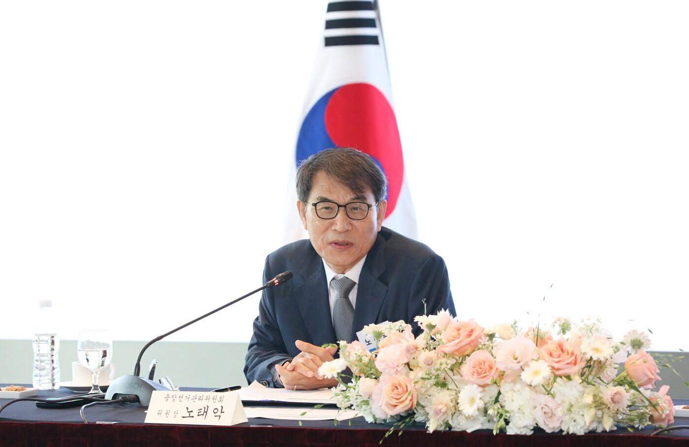 노태악 중앙선거관리위원회 위원장이 25일 오전 10시 서울 웨스틴조선호텔에서 개최한 제21대 대통령선거 결과 설명 등 선거자문위원회의에서 인사말을 하고 있다. (중앙선관위 제공)