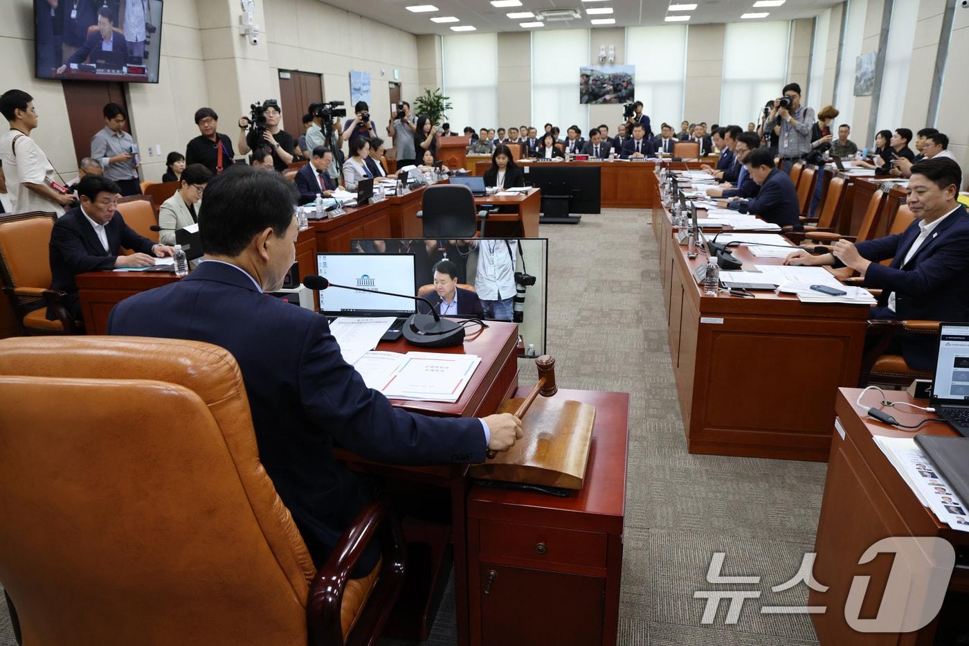 성일종 국회 국방위원장이 25일 서울 여의도 국회에서 제428회 국회&#40;임시회&#41; 국방위원회 제1차 전체회의를 주재하고 있다. 2025.8.25/뉴스1 ⓒ News1 이승배 기자