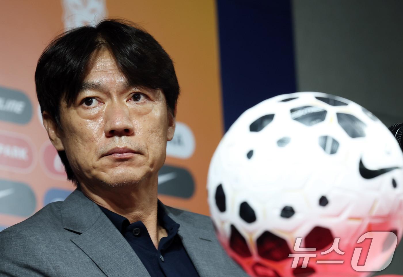 홍명보 축구 국가대표팀 감독이 25일 오후 서울 종로구 축구회관에서 9월 A매치 국가대표 명단을 발표한 후 잠시 생각에 잠겨 있다.  2025.8.25/뉴스1 ⓒ News1 오대일 기자