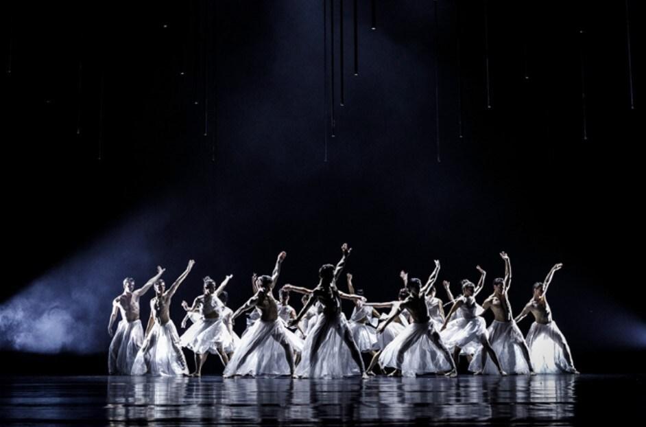 본문 이미지 - 헝가리 죄르발레단 '미러'(Mirror) 공연 사진ⓒ헝가리 죄르발레단(무트댄스 제공)