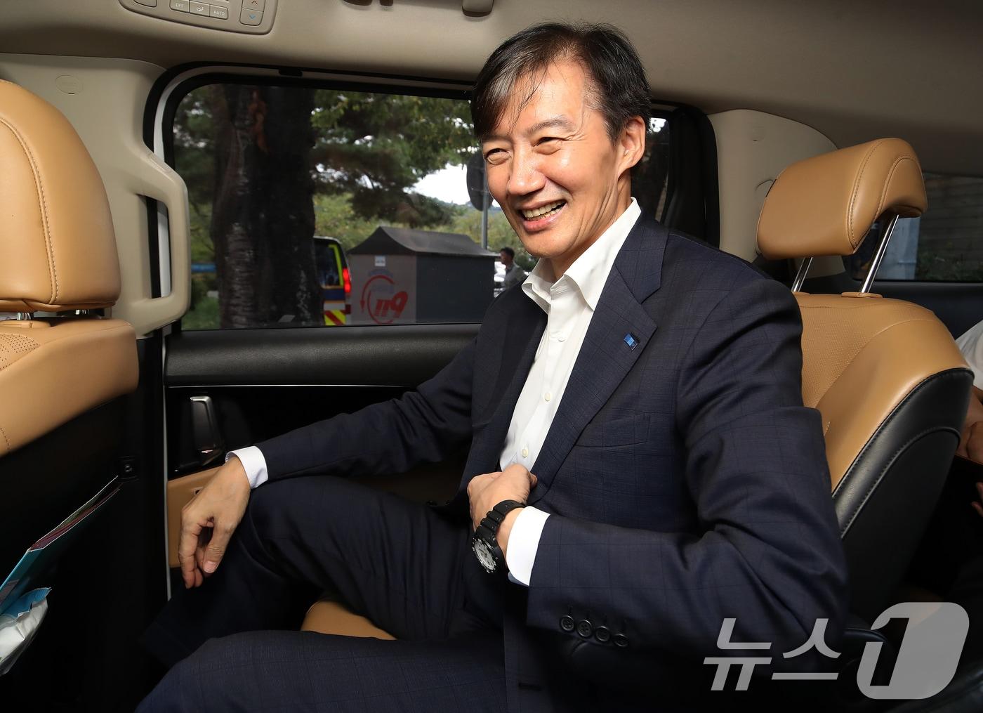 본문 이미지 - 조국 조국혁신당 혁신정책연구원장이 25일 경남 김해시 진영읍 봉하마을에서 뉴스1과 인터뷰하고 있다. 2025.8.25/뉴스1 ⓒ News1 윤일지 기자