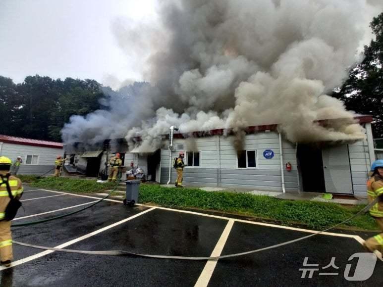 본문 이미지 - 화재 현장&#40;경기 고양소방서 제공. 재판매 및 DB 금지&#41;/뉴스1