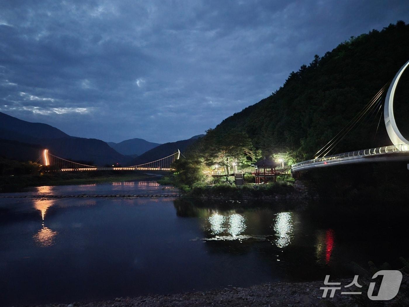본문 이미지 - 강원 정선군 여량면 아우라지의 최근 야간 경관 자료 사진. &#40;정선군 제공. 재판매 및 DB금지&#41; 2025.8.25/뉴스1