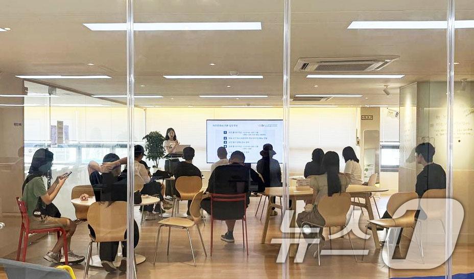 본문 이미지 - 광주 은둔형외톨이 지원센터 &#39;아무튼 출근 3기&#39; 프로그램.&#40;광주 은둔형외톨이지원센터 제공. 재판매 및 DB 금지&#41; ⓒ News1 DB