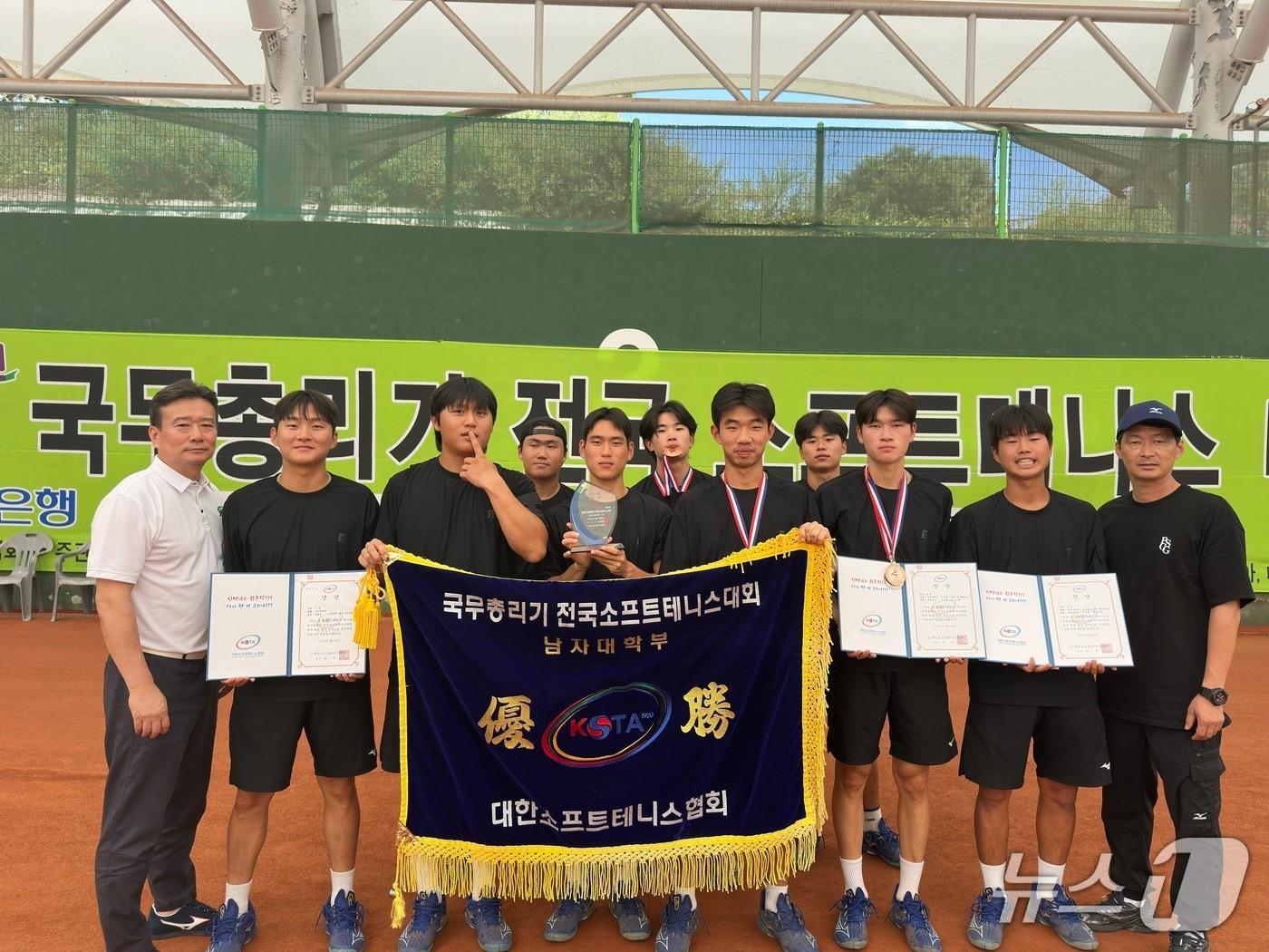 본문 이미지 - ‘제61회 국무총리기 전국소프트테니스대회’에서 단체전 우승을 차지한 대전대 소프트테니스팀 (대전대 제공.재판매 및 DB금지)/뉴스1