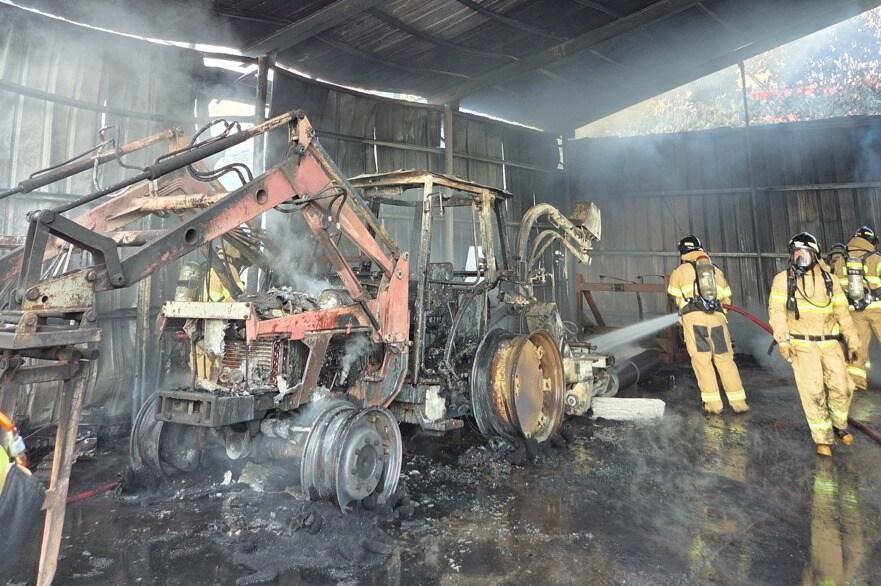 본문 이미지 - 세종시 연서면 농기계 창고 화재. &#40;세종소방본부 제공. 재판매 및 DB금지&#41;