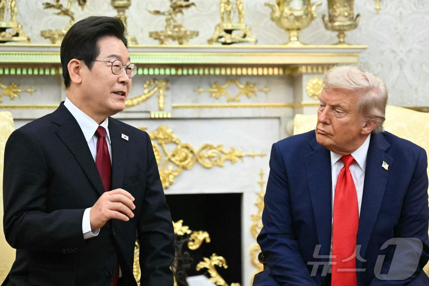 이재명 대통령이 25일&#40;현지시간&#41; 미국 워싱턴 백악관에서 도널드 트럼프 미국 대통령과 한미 정상회담을 하고 있다. ⓒ AFP=뉴스1 ⓒ News1 신웅수 기자