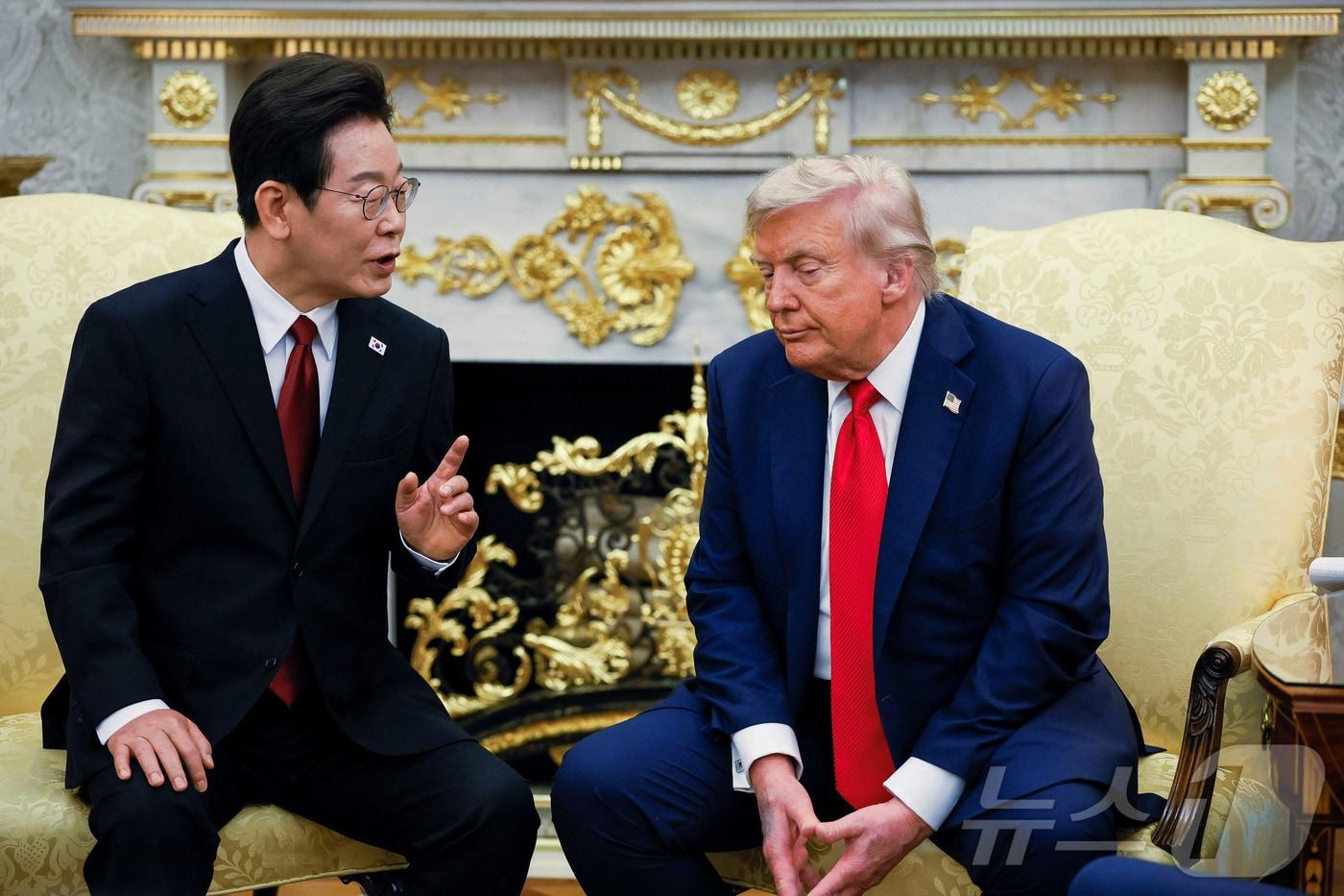 이재명 대통령이 지난 8월 25일&#40;현지시간&#41; 미국 워싱턴 백악관에서 도널드 트럼프 미국 대통령과 한미 정상회담을 하고 있다. ⓒ 로이터=뉴스1 ⓒ News1 신웅수 기자