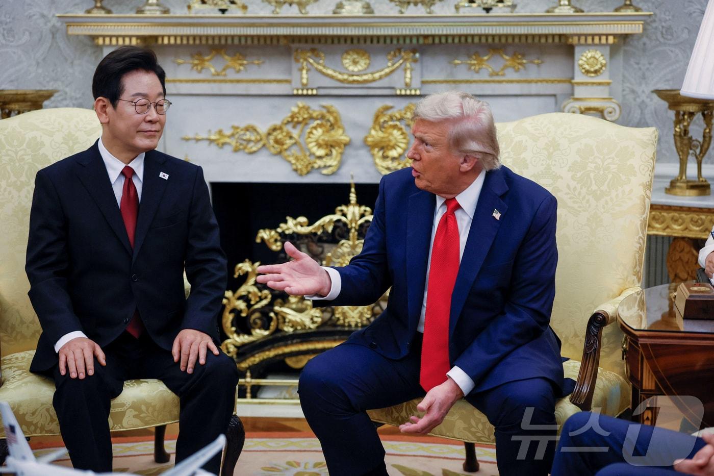 이재명 대통령이 25일&#40;현지시간&#41; 미국 워싱턴 백악관에서 도널드 트럼프 대통령과 한미 정상회담을 하고 있다. ⓒ 로이터=뉴스1 ⓒ News1 신웅수 기자
