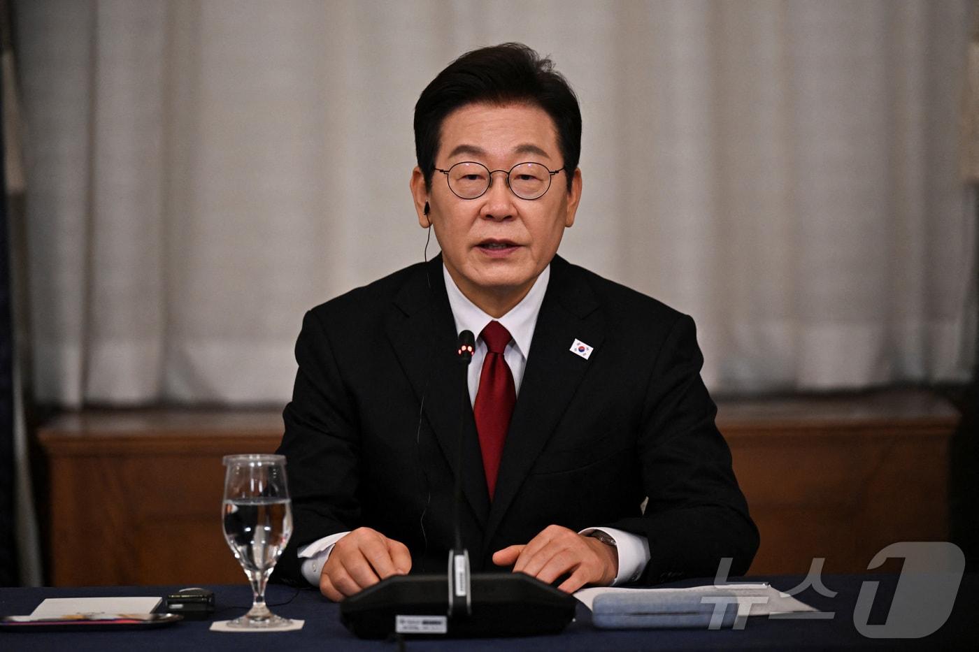 이재명 대통령이 25일&#40;현지시간&#41; 미국 워싱턴DC 윌라드 호텔에서 열린 한미 비즈니스 라운드 테이블에서 발언하고 있다. ⓒ 로이터=뉴스1 ⓒ News1 신웅수 기자