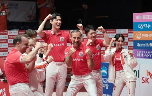본문 이미지 - 웰컴저축은행이 &#39;프로당구 PBA 팀리그&#39; 2라운드 정상에 올랐다. &#40;PBA 제공&#41;