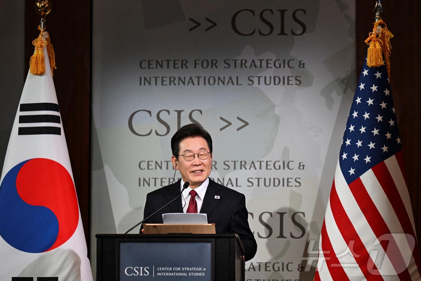 이재명 대통령이 25일&#40;현지시간&#41; 미국 워싱턴 DC 전략국제문제연구소&#40;CSIS&#41;에서 연설을 하고 있다. ⓒ 로이터=뉴스1 ⓒ News1 신웅수 기자