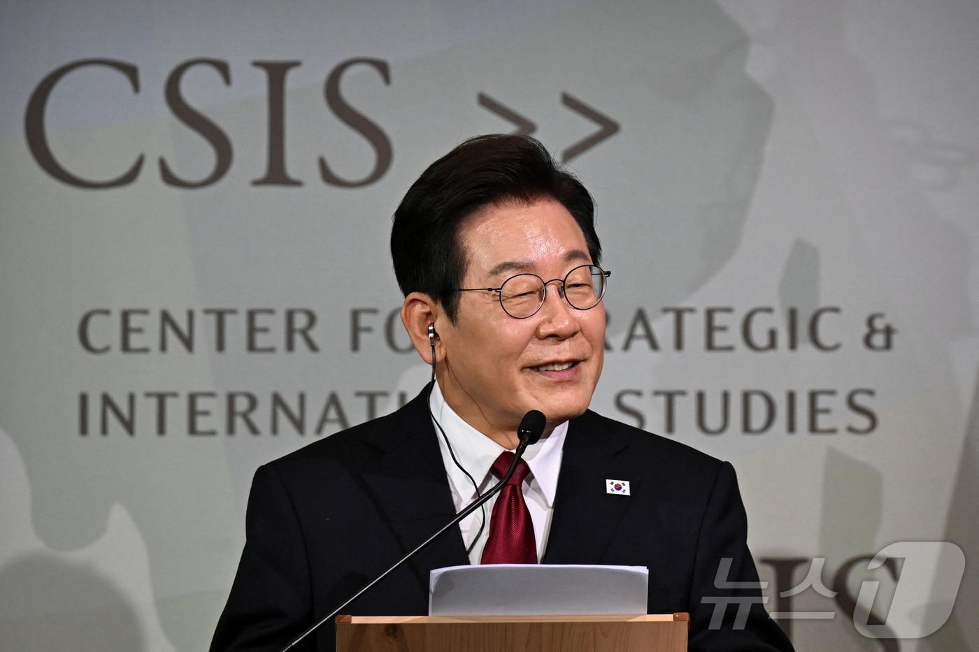 이재명 대통령이 25일&#40;현지시간&#41; 미국 워싱턴 DC 전략국제문제연구소&#40;CSIS&#41;에서 연설을 하고 있다. ⓒ 로이터=뉴스1 ⓒ News1 신웅수 기자