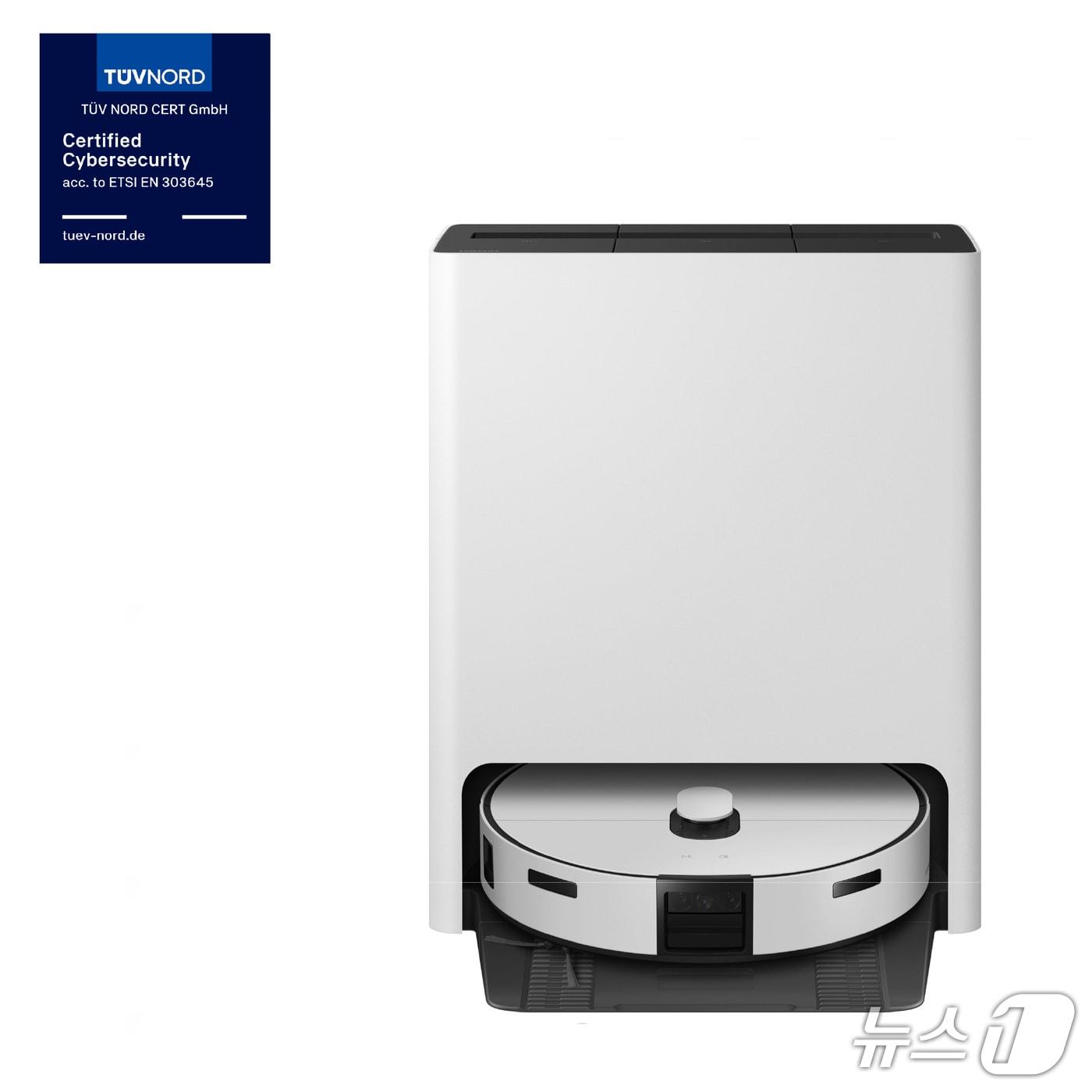 본문 이미지 - 글로벌 시험∙인증기관인 'T&Uuml;V Nord'로부터 사물인터넷(IoT) 보안 인증을 받은 2024년형 삼성전자 '비스포크 AI 스팀' 로봇청소기(삼성전자 제공)