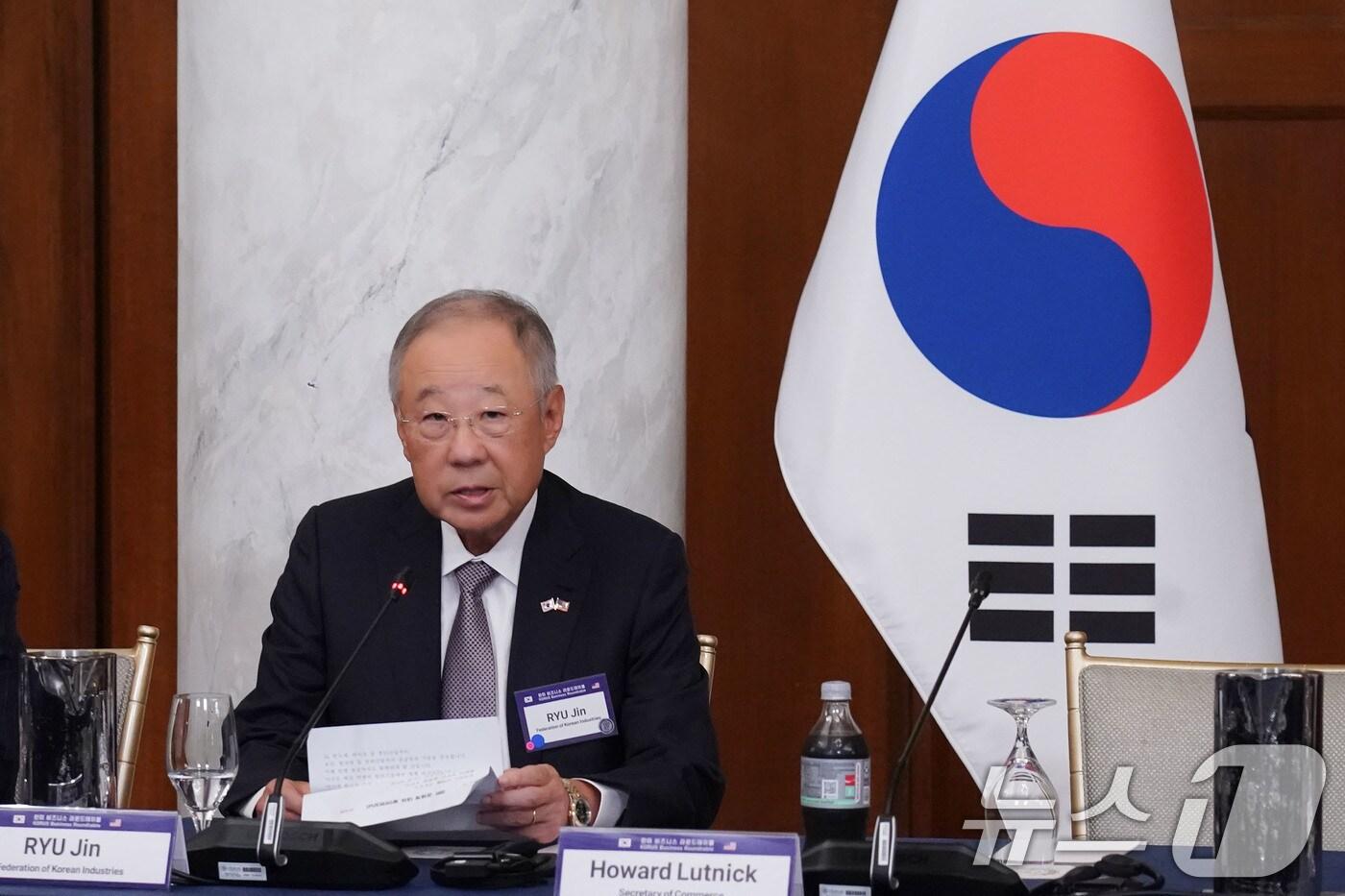 류진 한국경제인협회 회장이 26일&#40;한국시간&#41; 미국 워싱턴 D.C. 윌러드 호텔에서 열리는 &#39;한미 비즈니스 라운드테이블: 제조업 르네상스 파트너십&#39; 리셉션에서 인사말을 하고 있다. &#40;한국경제인협회 제공. 재판매 및 DB 금지&#41; 2025.8.26/뉴스1