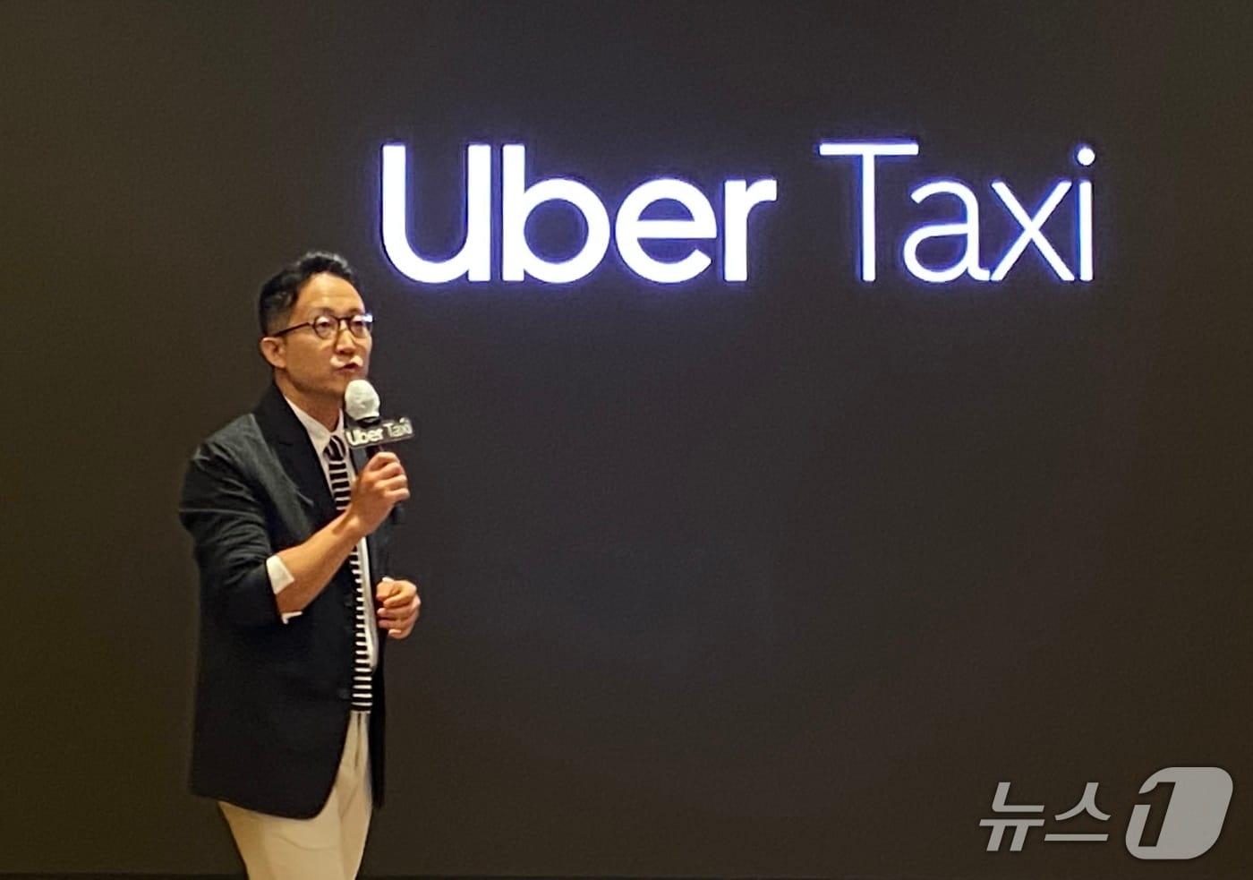 송진우 우버 택시 코리아 총괄&#40;GM&#41;이 26일 서울 중구 롯데호텔에서 열린 우버 택시 기자간담회에서 발표하고 있다. 2025.08.26. ⓒ 뉴스1 신은빈 기자