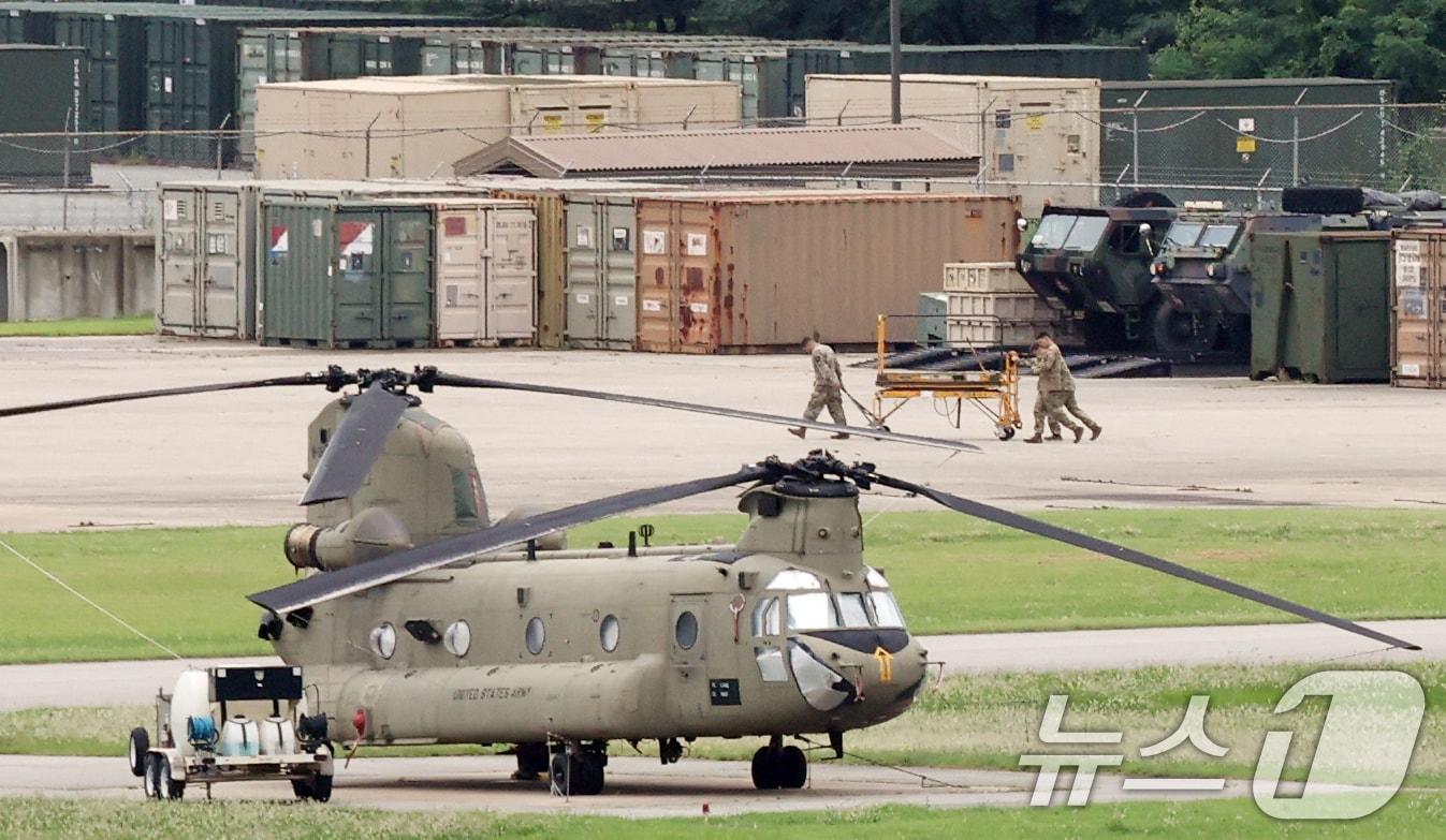 경기 평택시 주한미군기지 캠프 험프리스에 미군 헬기들이 세워져 있는 모습./뉴스1 ⓒ News1 김영운 기자