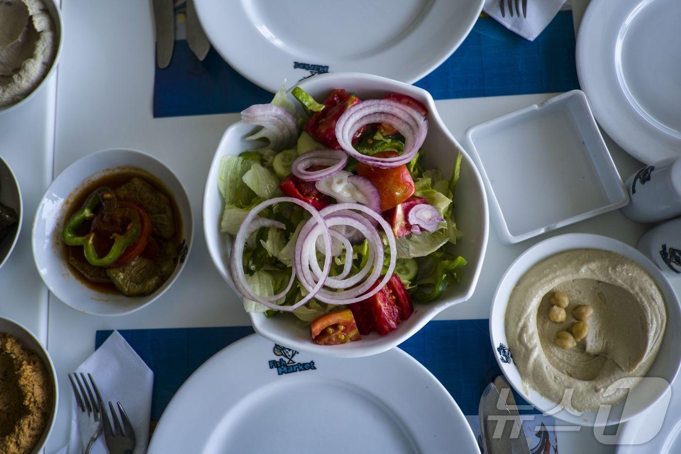 이집트 카이로의 한 레스토랑에서 찍힌 오리엔탈 샐러드 요리. 2016. 06. 05. ⓒ AFP=뉴스1 ⓒ News1 양은하 기자