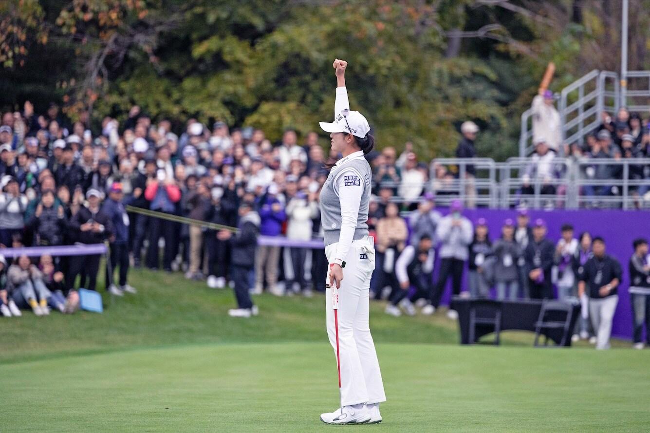 본문 이미지 - 지난해 이벤트 대회 위믹스 챔피언십 정상에 오른 김민선7.(위믹스 챔피언십 대회 조직위원회 제공)