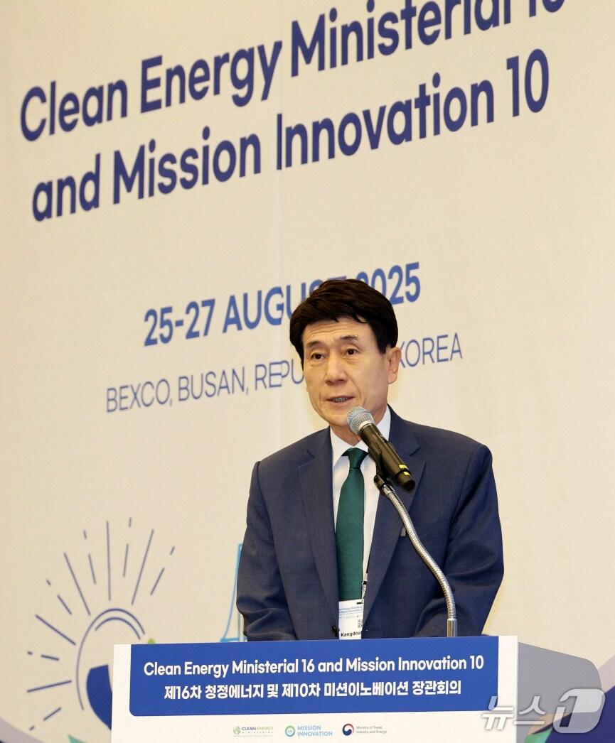 본문 이미지 -  이강덕 경북 포항시장.(포항시제공, 재판매 및 DB금지) 2025.8.26/뉴스1