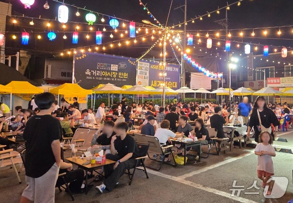 본문 이미지 - 청주시 육거리야시장 만원 시범사업 모습.&#40;청주시 제공. 재판매 및 DB금지&#41;./뉴스1