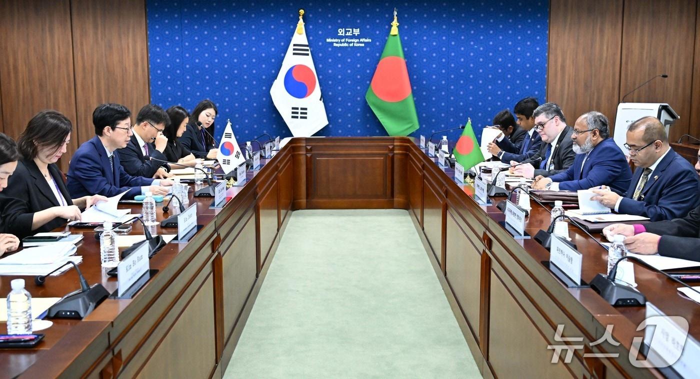 박윤주 외교부 1차관은 26일 서울 외교부 청사에서 무하마드 나즈룰 이슬람 방글라데시 외교부 양자차관과 제4차 한-방글라데시 정책협의회를 개최했다. 2025.08.26. (외교부 제공)