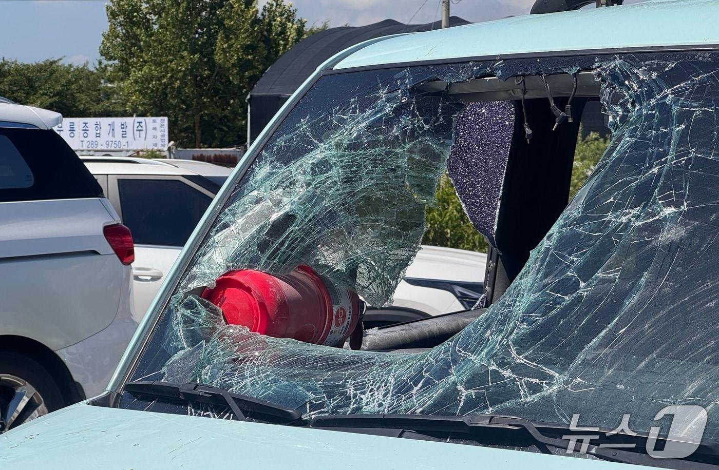 지난달 28일 울산 북구의 한 병원 주차장에서 장형준이 여성을 흉기로 찌른 뒤  도주에 이용한 승용차. 2025.7.28/뉴스1 ⓒ News1 김세은 기자 