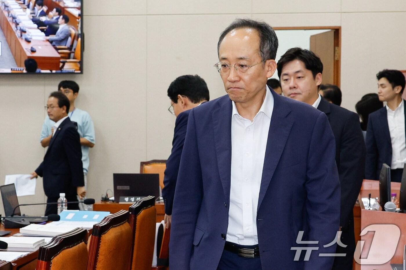 본문 이미지 - 추경호 국민의힘 의원이 26일 오후 서울 여의도 국회에서 열린 정무위원회 제428회국회(임시회) 제2차 전체회의에 참석하고 있다. 2025.8.26/뉴스1 ⓒ News1 안은나 기자