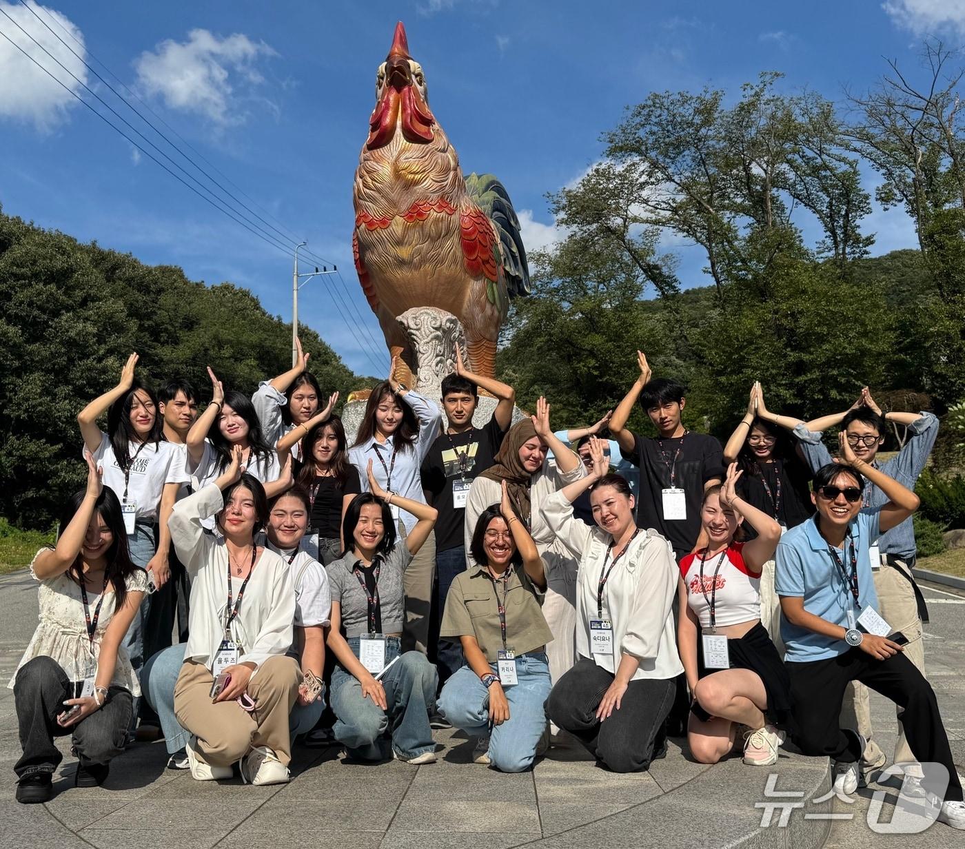 본문 이미지 - 26일 민영뉴스통신사 뉴스1이 외국인을 대상으로 개최한 &#39;K-브랜드 글로벌 캠프&#39;에서 &#39;K-치킨&#39; 대표 경기도 이천 제너시스BBQ 치킨대학을 찾았다./뉴스1 ⓒ News1 이강 기자