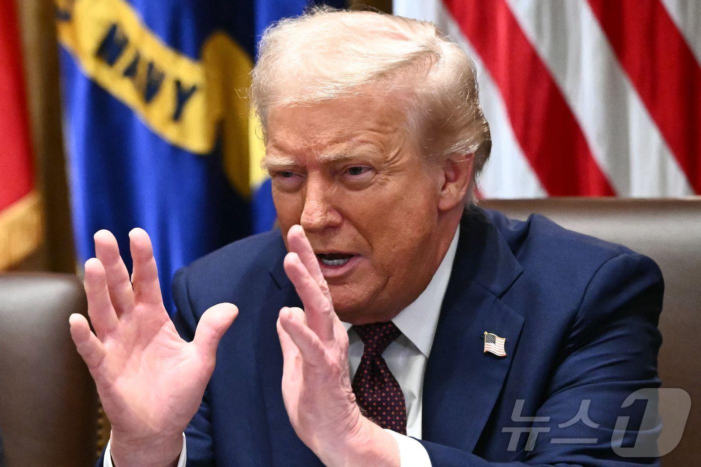 도널드 트럼프 미국 대통령이 26일&#40;현지시간&#41; 워싱턴DC 백악관에서 열린 내각 회의에서 발언하고 있다. 2025.08.26. ⓒ AFP=뉴스1 ⓒ News1 류정민 특파원