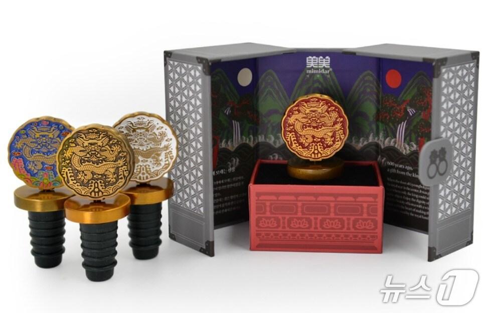 본문 이미지 - 2025 대한민국 관광공모전에서 대통령상을 수상한 조선왕실 와인마개&#40;한국관광공사 제공&#41;