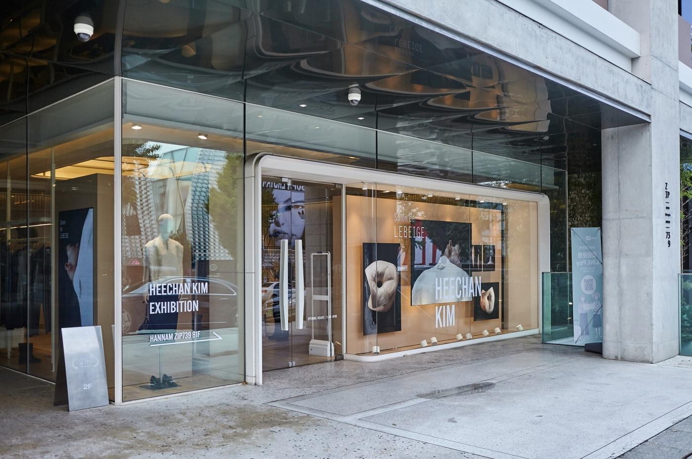 르베이지는 9월 17일까지 ZIP739 한남점에서 김희찬 작가의 작품을 전시하고 협업 상품을 선보인다.(르베이지제공)