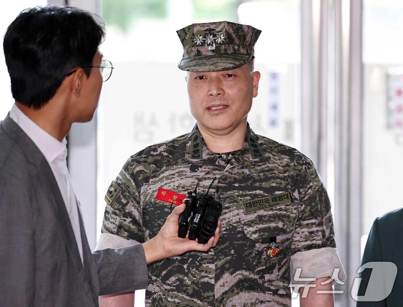 본문 이미지 - 박정훈 해병대수사단장(대령)이 27일 오전 서울 서초구 '순직 해병 특검'(이명현 특별검사) 사무실에서 4차 참고인 조사를 받기 위해 출석하며 취재진의 물음에 답하고 있다. 2025.8.27/뉴스1 ⓒ News1 구윤성 기자