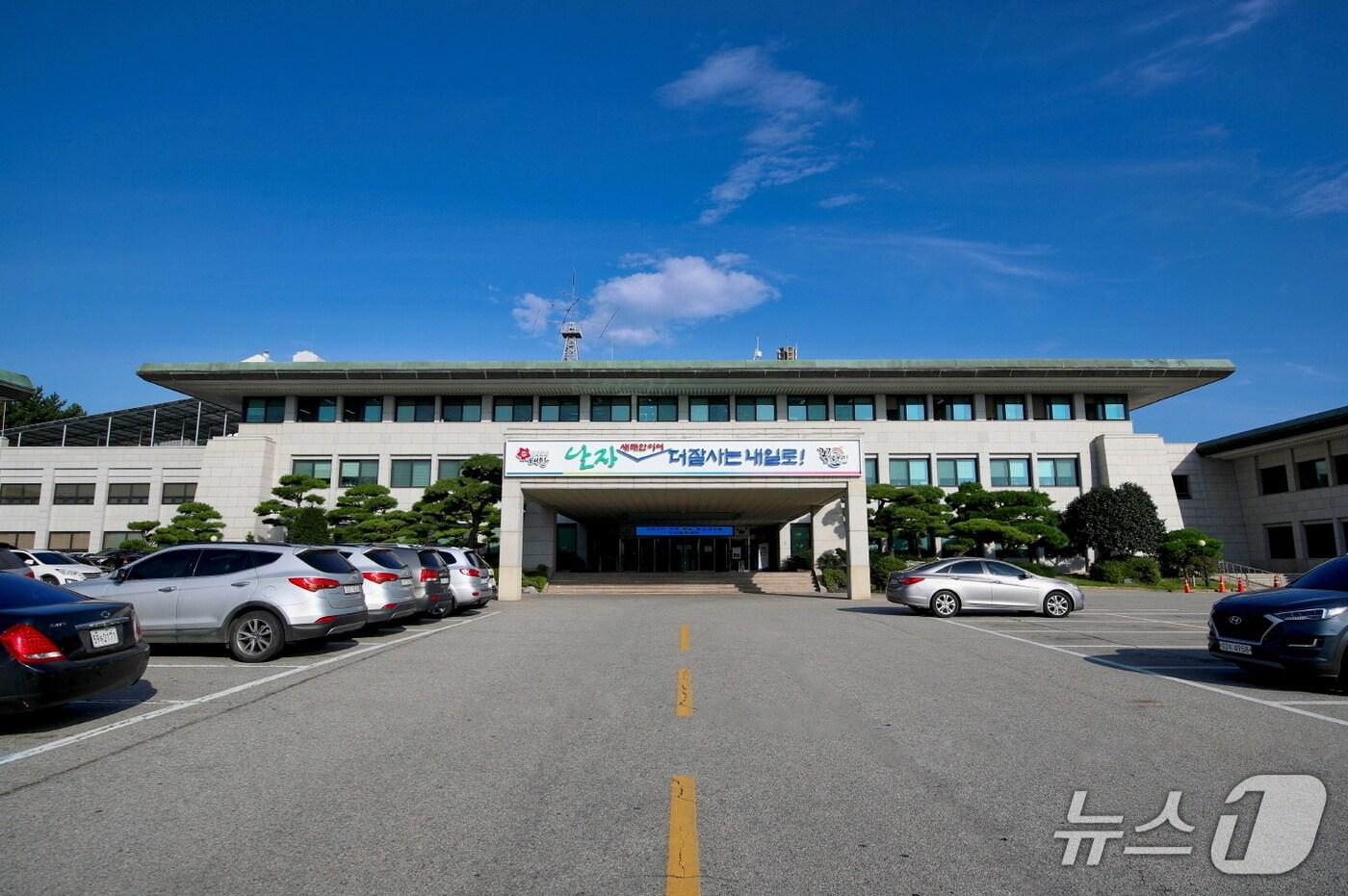 태안군청 전경(태안군 제공. 재판매 및 DB금지)2025.8.27/뉴스1