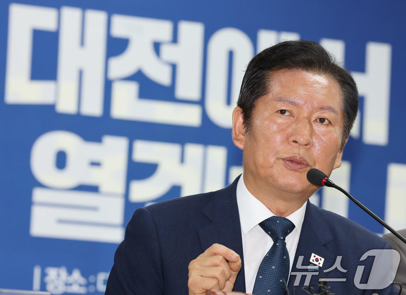 본문 이미지 - 정청래 더불어민주당 대표가 27일 대전 중구 더불어민주당 대전시당에서 열린 제152차 현장 최고위원회의에 참석해 모두발언을 하고 있다. 2025.8.27/뉴스1 ⓒ News1 김기태 기자