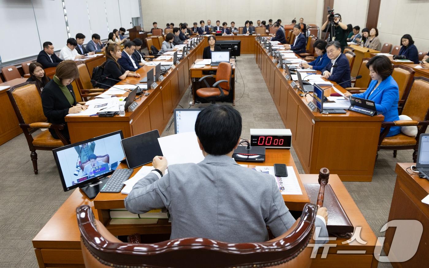 박주민 보건복지위원장이 27일 서울 여의도 국회에서 제428회 국회&#40;임시회&#41; 제2차 전체회의를 주재하고 있다. 2025.8.27/뉴스1 ⓒ News1 이승배 기자
