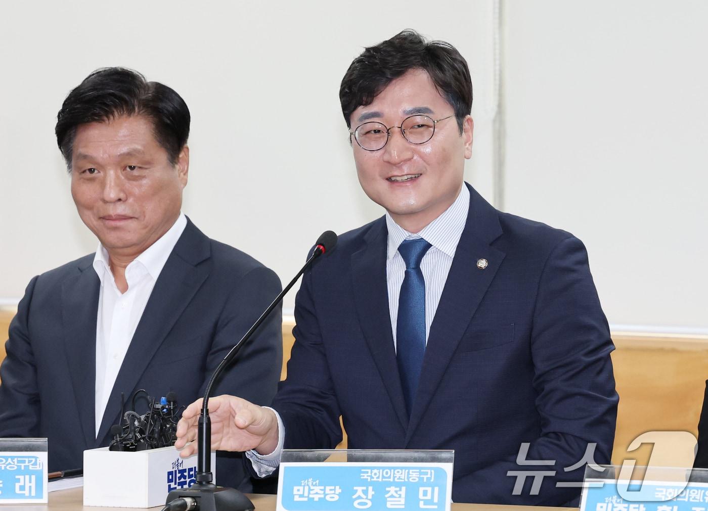 본문 이미지 - 장철민 더불어민주당 의원&#40;대전 동구&#41;이 27일 대전 중구 더불어민주당 대전시당에서 열린 제152차 현장 최고위원회의에 참석해 발언을 하고 있다. 2025.8.27/뉴스1 ⓒ News1 김기태 기자