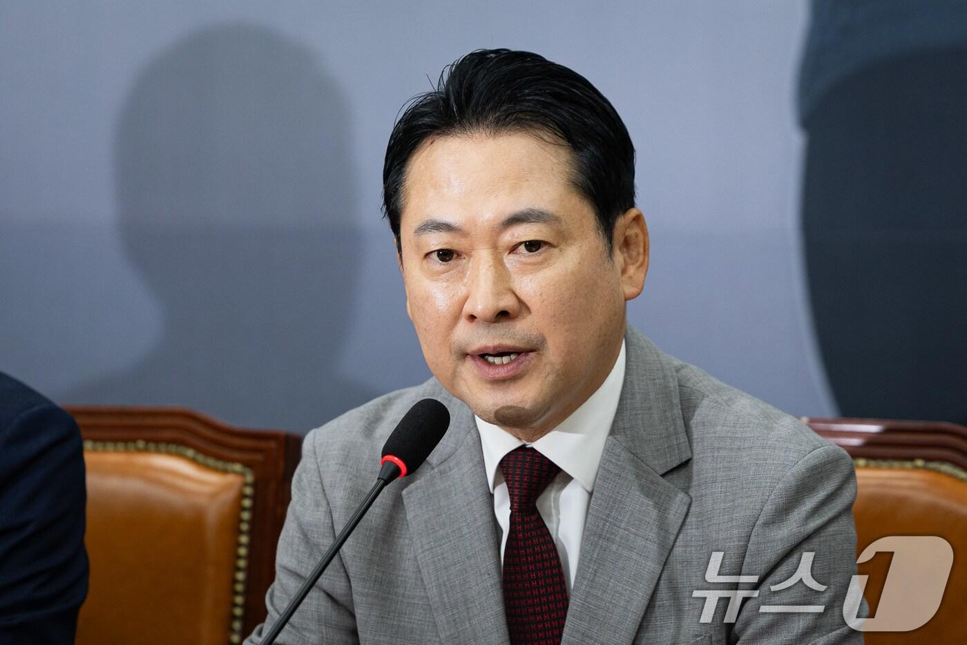 장동혁 국민의힘 대표가 지난 27일 서울 여의도 국회에서 열린 첫 최고위원회의에서 모두 발언을 하고 있다. 2025.8.27/뉴스1 ⓒ News1 유승관 기자